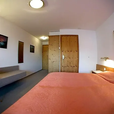 Hotel Poestli *