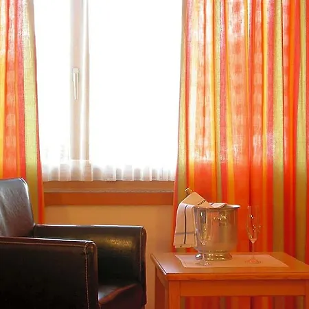 Poestli Hotel *